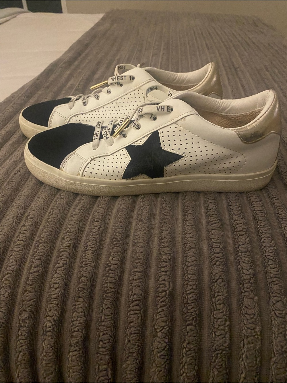 Vintage Havana Women’s White Sneakers with Black Star and Gold Heel